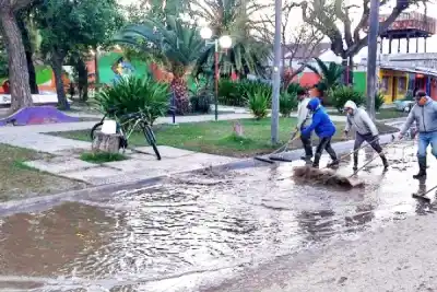 Acumulación de agua en Añatuya: qué medidas analizan para los barrios más afectados