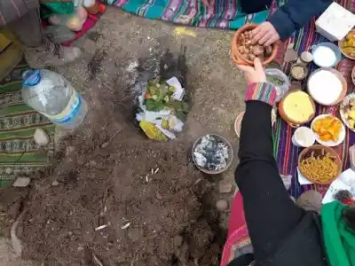 Ofrenda a la Madre Tierra en Cabalango: la ceremonia que une a vecinos y a la comunidad comechingón