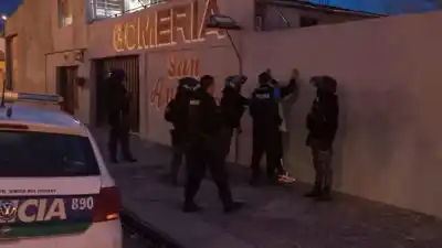 Lo atraparon saliendo de una casa ajena en Santa Cruz: cómo terminó la persecución