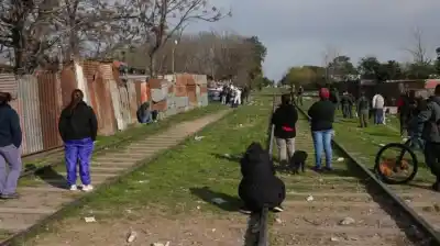 Autopsia en Rosario: qué reveló el cuerpo del hombre hallado junto a las vías y cómo sigue la causa