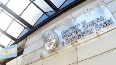 El salario mínimo vuelve a discutirse este viernes: a cuánto podría llegar el piso salarial