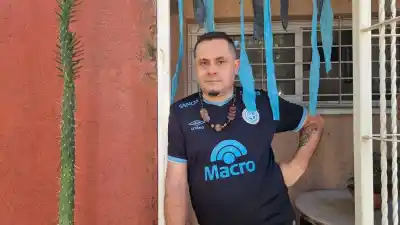Halló una fortuna en cheques en la terminal, la devolvió y su indignante desenlace lo hizo estallar