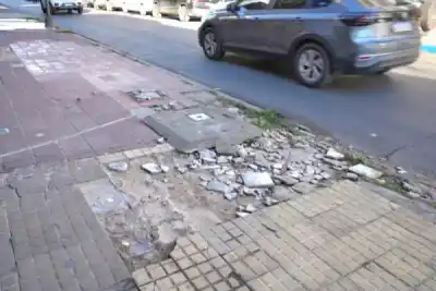 Emergencia en veredas de Corrientes: el Municipio dice que no busca recaudar, pero impulsa un plan con multas y financiación