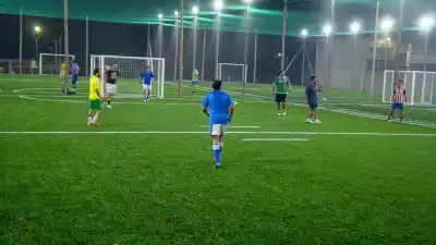 Murió un hombre de 48 años tras descompensarse en una cancha de fútbol en Capital: qué pasó después