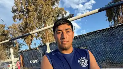 Perdió la visión de un ojo y hoy es arquero titular en el Regional Amateur: la historia de Juan Ignacio Cejas Páez