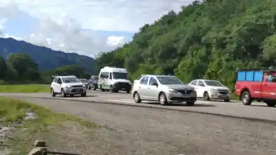 Jujuy: la Ruta 52 sigue con paso restringido para camiones y hay más de 20 tramos con precaución