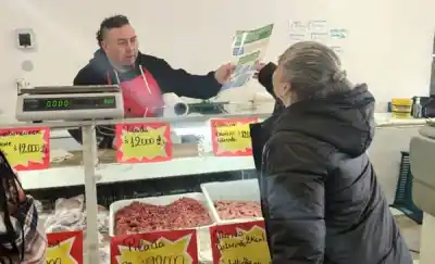 Salud salió a las ferias de Trelew y Puerto Madryn para prevenir el SUH: los consejos clave para el verano