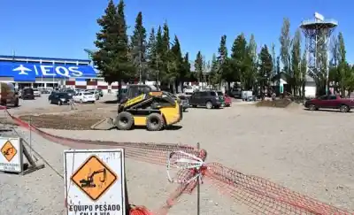 Aeropuerto de Esquel: piden retirar vehículos del estacionamiento por obras de renovación