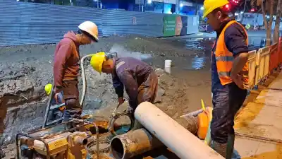 Fisura en un caño de Avenida Mosconi: los ocho barrios de Neuquén que se quedaron sin agua