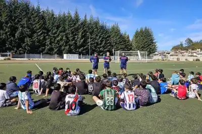Mac Allister llega a Añelo y Picún Leufú: cómo serán las clínicas de fútbol mixto