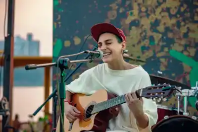 Yaisa cierra una noche de música independiente en el Auditorio EDR: la promo 2x1 que ya está disponible