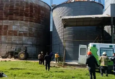 Un silo se convirtió en una trampa mortal: un trabajador sepultado por granos en Pergamino