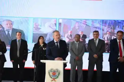 Elías Suárez inauguró obras educativas y entregó viviendas: su mensaje sobre la igualdad de oportunidades