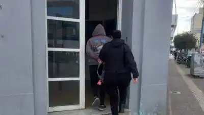 Atacó con un cutter a una joven en el Hospital Regional: cómo fue la secuencia y qué secuestró la Policía