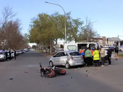 Murió el motociclista que chocó con un Ford Ka en Santa Rosa: qué se sabe del siniestro