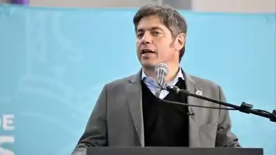 Kicillof entregó viviendas y 517 escrituras en Berisso: cuál es la obra que la Provincia retomará tras la paralización de Nación