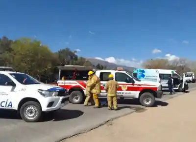 Accidente en Ruta 1: una motociclista terminó hospitalizada tras chocar con un auto
