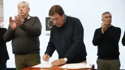 Firmaron el contrato para repavimentar el acceso al aeropuerto de Bariloche: la millonaria inversión y la empresa que hará la obra