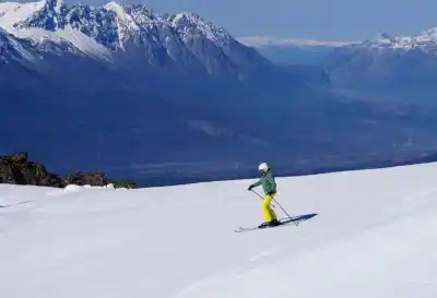Esquiar en septiembre en el Cerro Perito Moreno: por qué la temporada se estira y cuánto cuesta