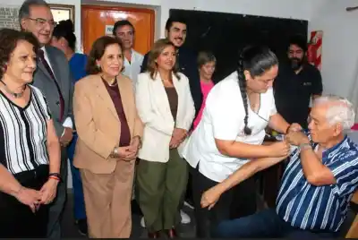 Vacunación antigripal 2026: El operativo especial que arrancó en los clubes de abuelos de la Capital