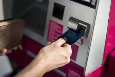 Le vaciaron la cuenta y le sacaron un crédito mientras vendía un mueble: la Justicia falló contra el banco