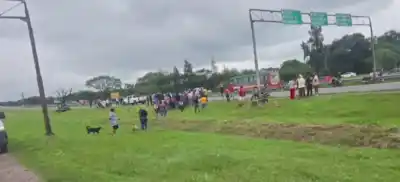Circunvalación: Un niño de 6 años murió tras un violento choque entre una camioneta y una moto