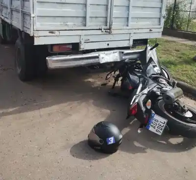 Choque en General Pico: una joven motociclista terminó hospitalizada tras el impacto