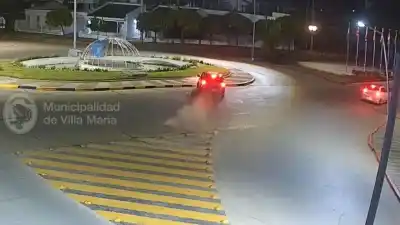 Despistó en la bajada del puente y terminó sobre la Plazoleta de las Naciones: el dato de la alcoholemia