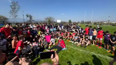 Los Wallabies entrenaron en Suri y dejaron una imagen que emociona: el gesto con los chicos del club