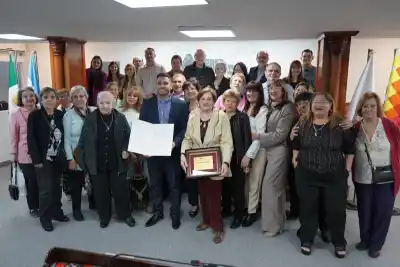 Reconocieron a la escritora Griselda Morand en la Legislatura chaqueña: los 50 años de docencia que la llevaron al homenaje