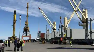 Llegan 1.700 toneladas de acero para el VMOS en Punta Colorada: qué falta para que la obra acelere