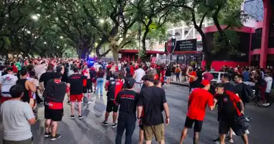 La crisis en Newell’s estalla en el Coloso: hinchas opositores exigen unidad ante la amenaza del descenso