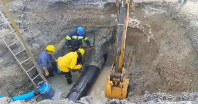 Corte de tránsito y baja presión de agua en Río Gallegos: el plan de SPSE para reparar el caño de 500 milímetros
