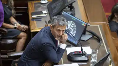 El Gobierno convocó a una reunión informativa para frenar la sesión por el endeudamiento: la jugada que denuncia la oposición