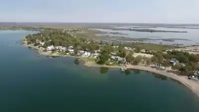 Desaparición en el Lago Pellegrini: buscan a un hombre que salió en kayak y no volvió