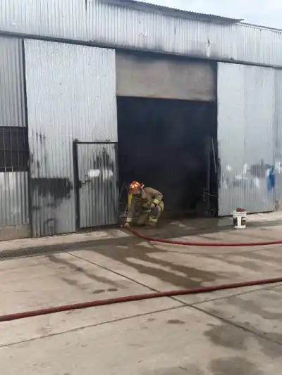 Incendio en un depósito de Comodoro: qué daños dejó el fuego en la empresa
