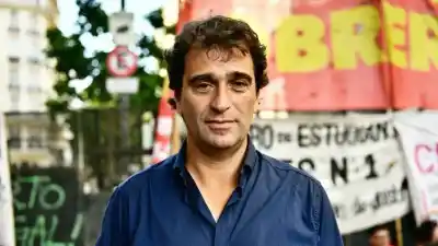 Gabriel Solano llega a Rosario con duras críticas a Milei y al peronismo: qué dijo sobre el FIT-U