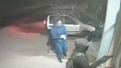 Le apoyó un revólver en el pecho para robarle el celular: la víctima lo reconoció y terminó preso