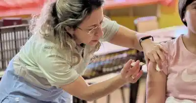 Vacunación en las escuelas de Santa Cruz: el operativo que llegó a Caleta Olivia y qué sigue