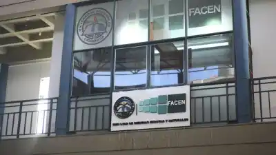 Egresados de la FACEN reclaman por la doble postergación del Acto de Colación: el impacto para los que viven en el interior