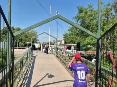 Un portón en la Pasarela de la Amistad: quién ordenó el cierre y cómo reaccionaron los intendentes