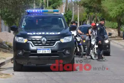 Le mandó un mensaje de despedida a su ex y él corrió a verla: la encontró en el piso y con un cable en el techo