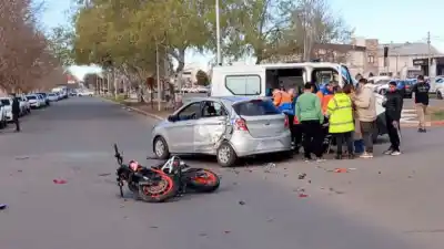 Falleció el motociclista de 20 años que chocó en la avenida Spinetto: el dramático detalle del impacto