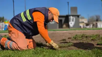 Villa Parque sumará 45 árboles este sábado: cómo será la plantación en la plaza recuperada