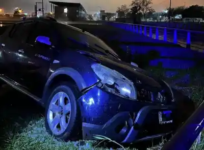 Un auto cayó a una zanja en Posadas por el granizo: el dato que llamó la atención de los efectivos