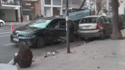 Choque múltiple en Almagro: el conductor alcoholizado que cruzó en rojo y la consecuencia que dejó