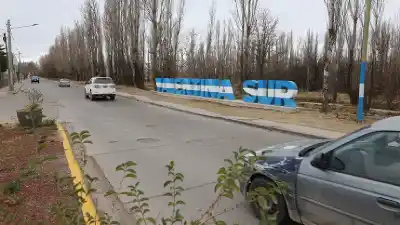 Vecinos de un loteo de Neuquén piden cerrar el barrio: qué pasa con la arboleda que usan los ladrones