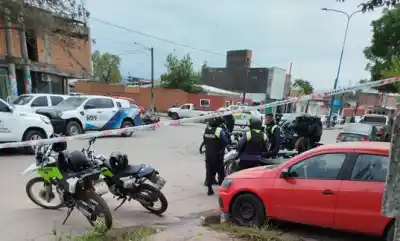 Un policía de 22 años fue asesinado para robarle la moto en la Capital: qué se sabe del ataque