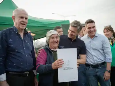 Entregan mensuras en el barrio 10 de Mayo: cuándo prometen que los vecinos tendrán los títulos