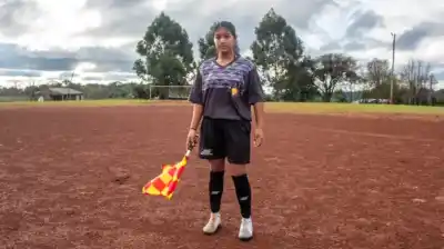 Una piba de 15 años de una comunidad mbya de Misiones se recibió de árbitra y sueña con dirigir en el Monumental